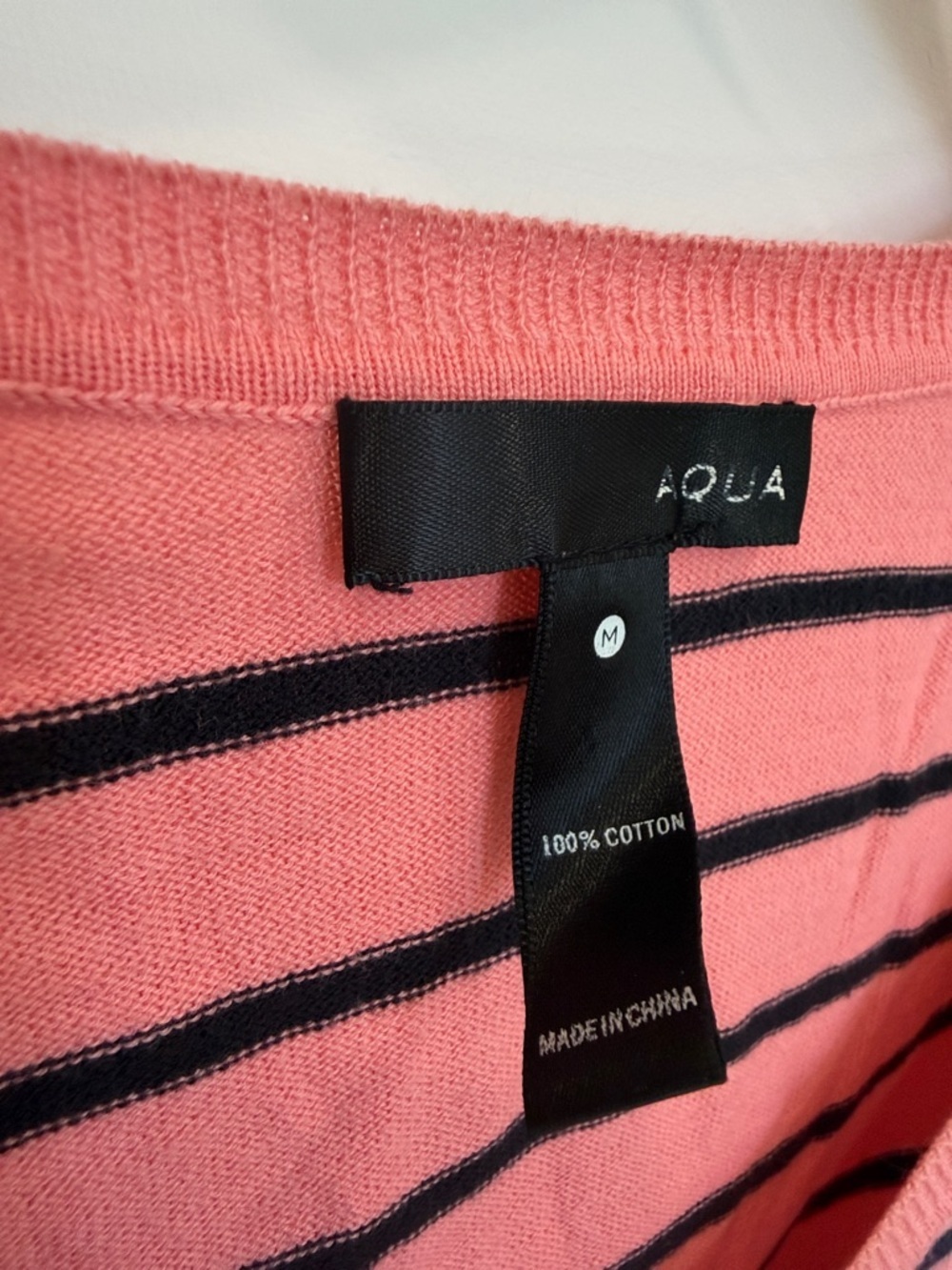 🧡💙 Aqua Fitted Coral & Navy Striped Sweatshirt
Size Medium - Picture 2 of 4